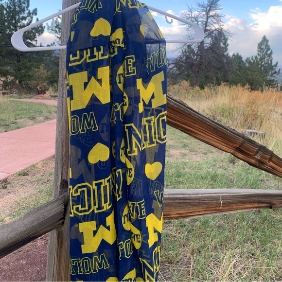 Michigan wolverines Infinity Scarf, thin fabric,‎ bright yellow and blue, OU - Picture 6 of 6